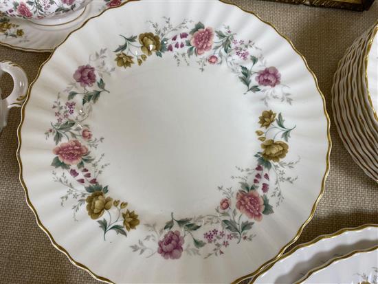 A Royal Doulton dinner service, Rosell pattern